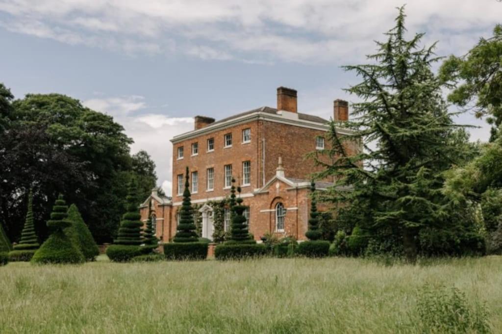 Cressy Hall - Historic Grade II Listed Manor, Gorgeous Topiary Garden Gosberton Exterior foto